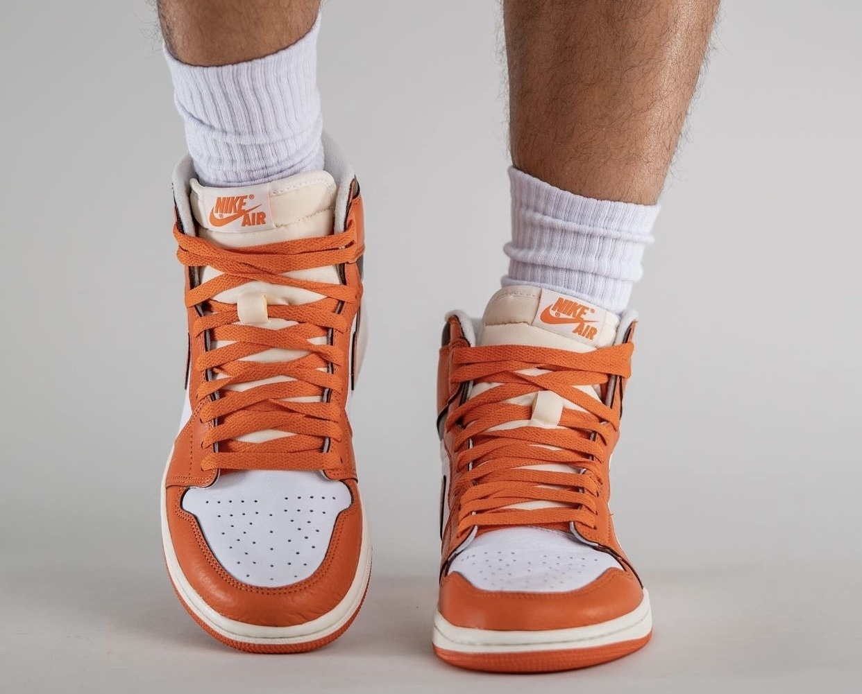 ★NIKE★人気!★W AIR JORDAN 1 RETRO HI OG \"STARFISH\"★追跡可