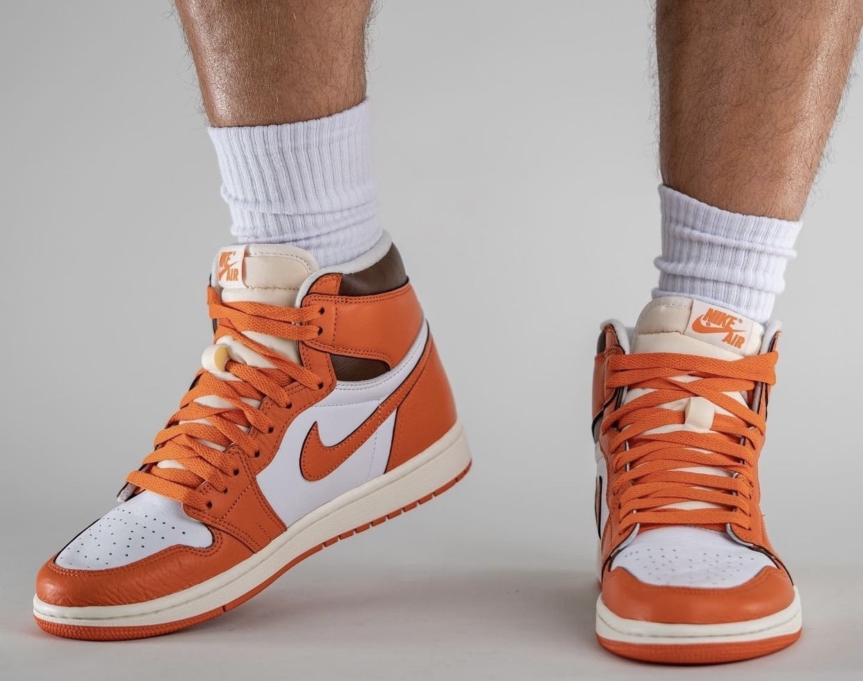 ★NIKE★人気!★W AIR JORDAN 1 RETRO HI OG \"STARFISH\"★追跡可