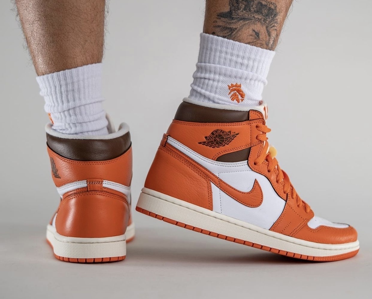 ★NIKE★人気!★W AIR JORDAN 1 RETRO HI OG \"STARFISH\"★追跡可