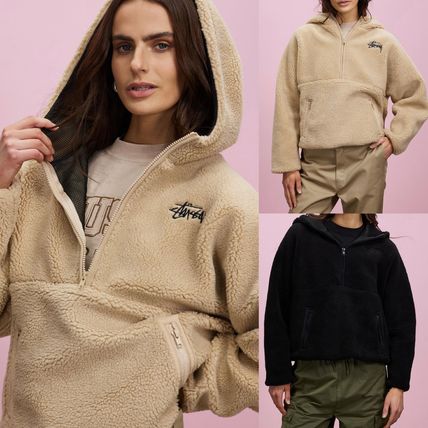 STUSSY x トップス(レディース) - 海外通販のBUYMA 沸騰ブラドン STUSSY パーカー ジップアップ ボタンロゴ バックプリント レディース パーカー