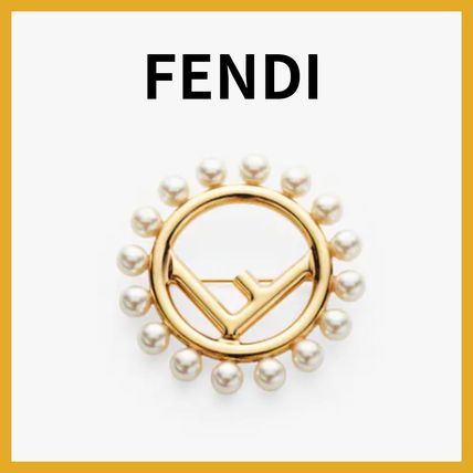 ブローチ FENDI(フェンディ) - 海外通販のBUYMA