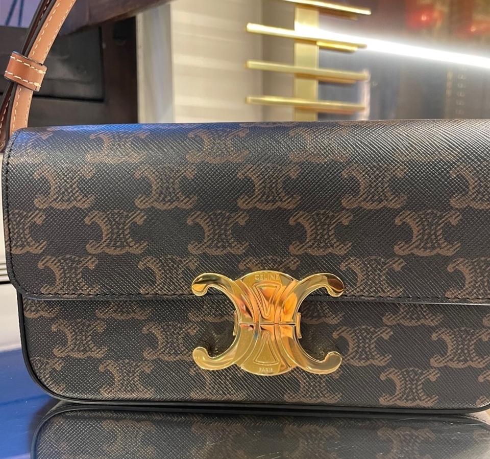 新品即決 セリーヌ・CELINEトリオンフキャンバス ラウンドポシェット