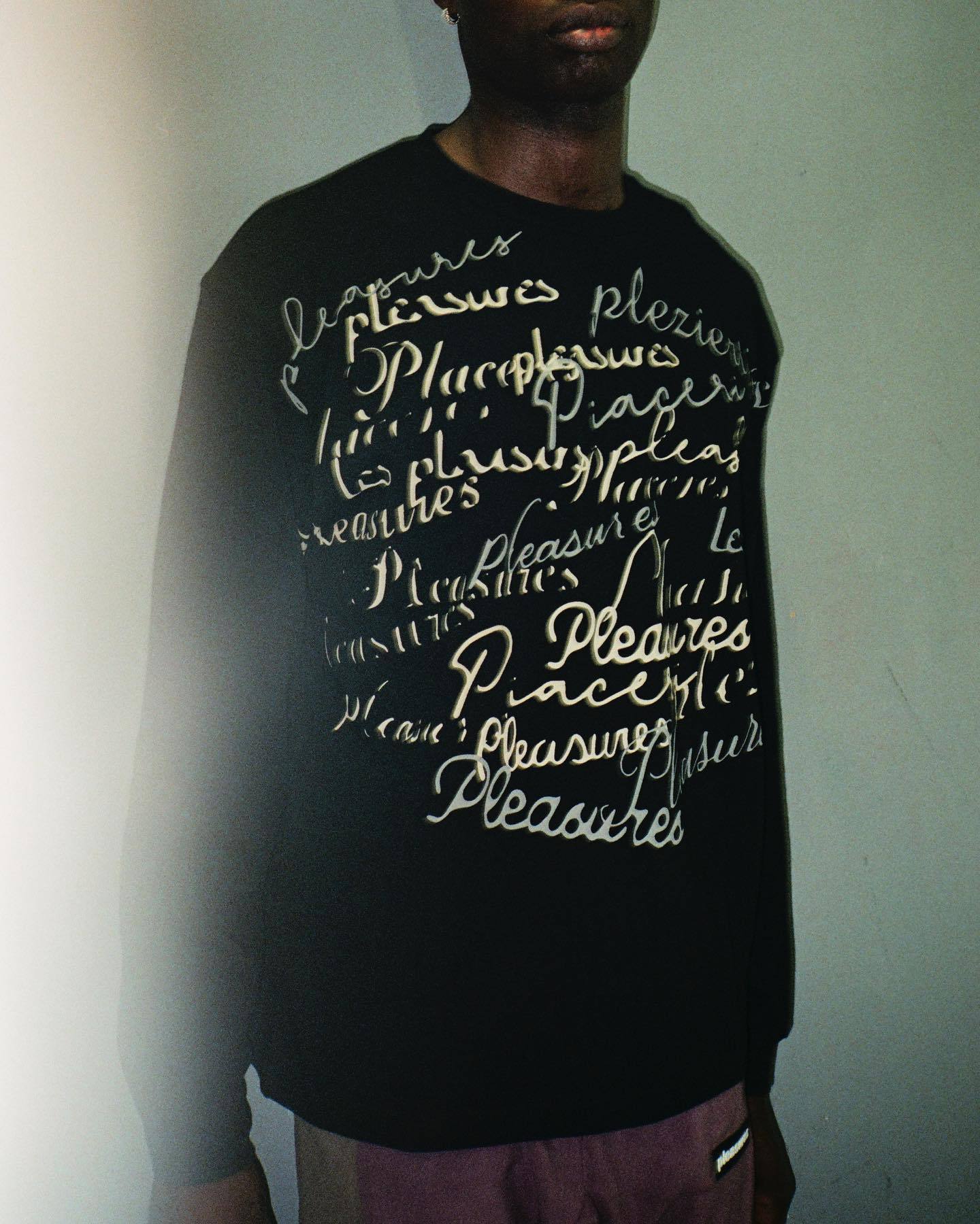 海外限定 PLEASURES シャッター ヘビーウエイト Tシャツ 関税込