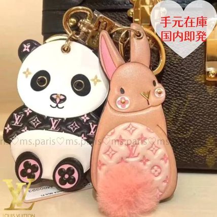 可愛すぎる♡国内発】LV パンダ ＆ バニー キーホルダー (Louis ...