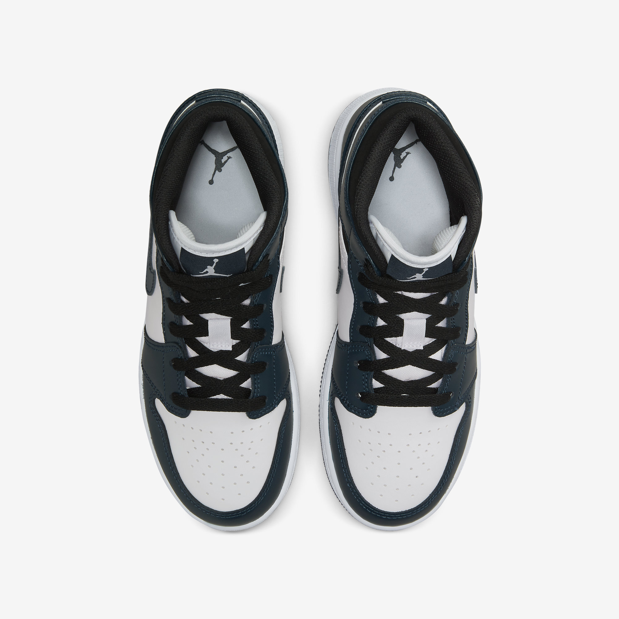 ★NIKE KIDS★大人もOK★AIR JORDAN 1 MID GS★大人気★追跡付 ☆NIKE KIDS☆大人もOK☆AIR JORDAN 1 MID GS☆追跡付 (Nike