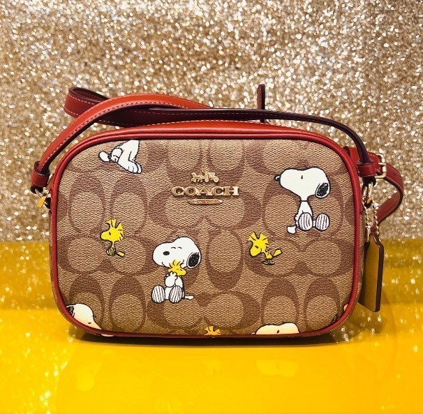 Coach x Peanuts スヌーピーコラボ シグネチャー カメラバッグ Coach x Peanuts スヌーピーコラボ シグネチャー カメラバッグ
