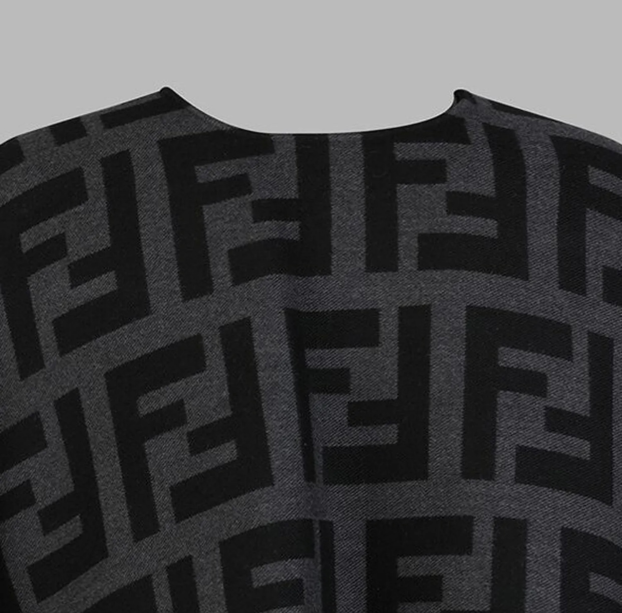 ☆FENDI (フェンディ）☆ FFロゴ ウール シルク ポンチョ (FENDI