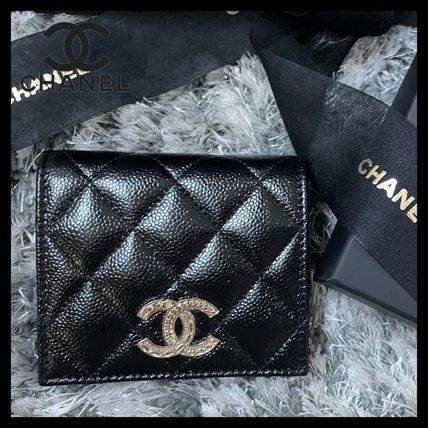 二つ折り CHANEL(シャネル) 折りたたみ財布(レディース) - 海外通販のBUYMA