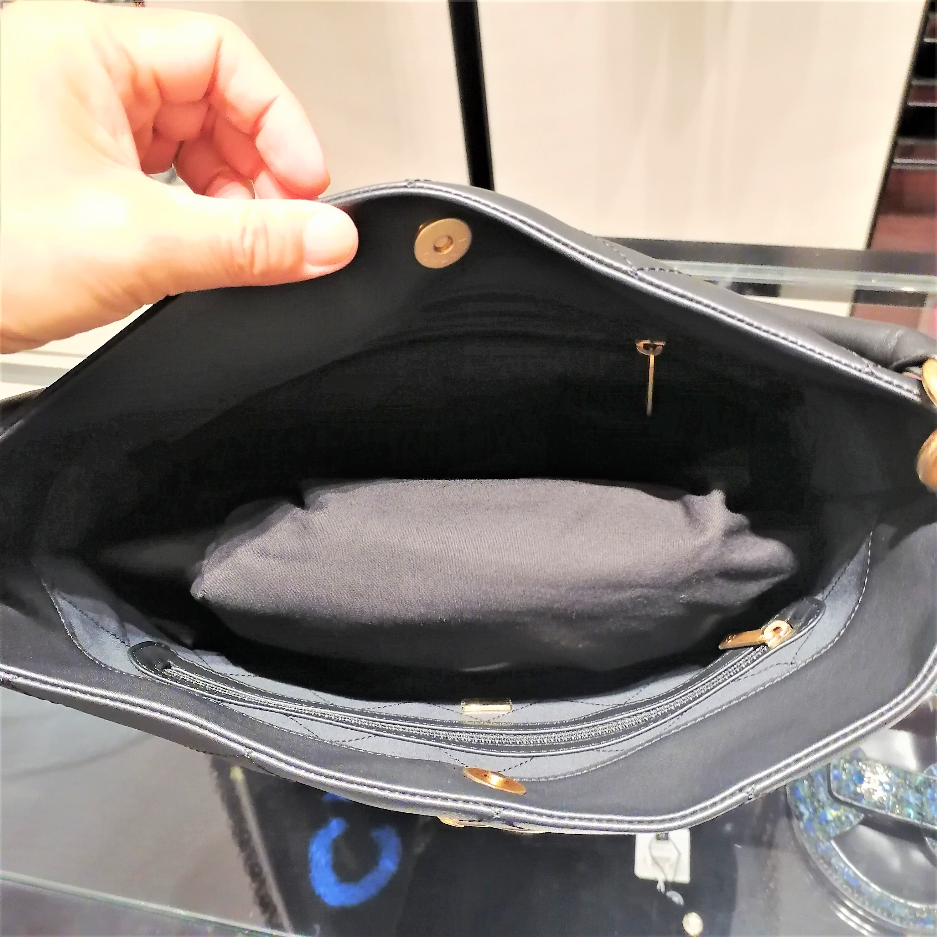 シャネルビジネス黒財布スーツお出かけ買い物に合うトートバッグ - www ...
