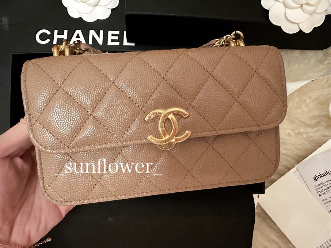 シャネル 22K チェーン付きフラップフォーンケース ブラウン