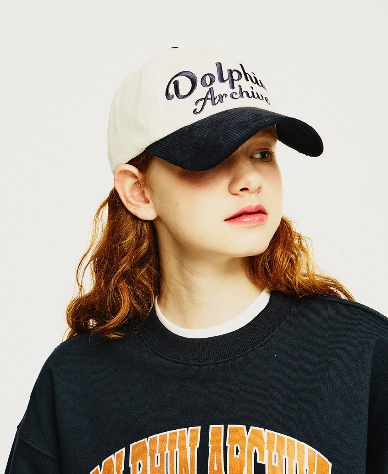 SEVENTEENウォヌ着用Wai KeiのYK aplique two tone ball cap YK aplique two tone ball cap - WaiKei | 60% - Asian Fashion