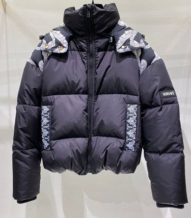 VERSACE(ヴェルサーチェ) アウター(レディース) - 海外通販のBUYMA
