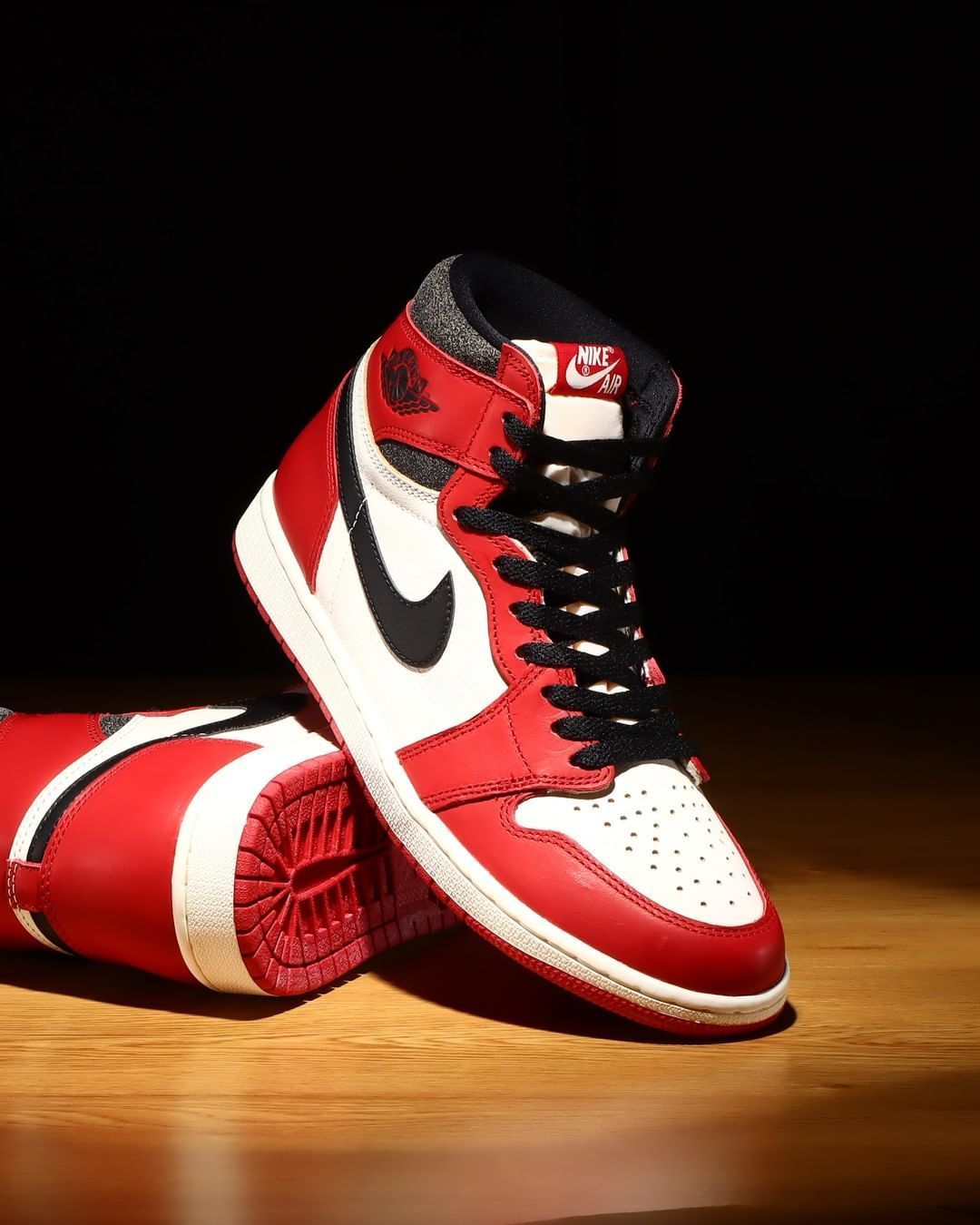 スニーカー NIKE AIR JORDAN 1 HIGH OG CHICAGO REIMAGINED LOST & FOUND