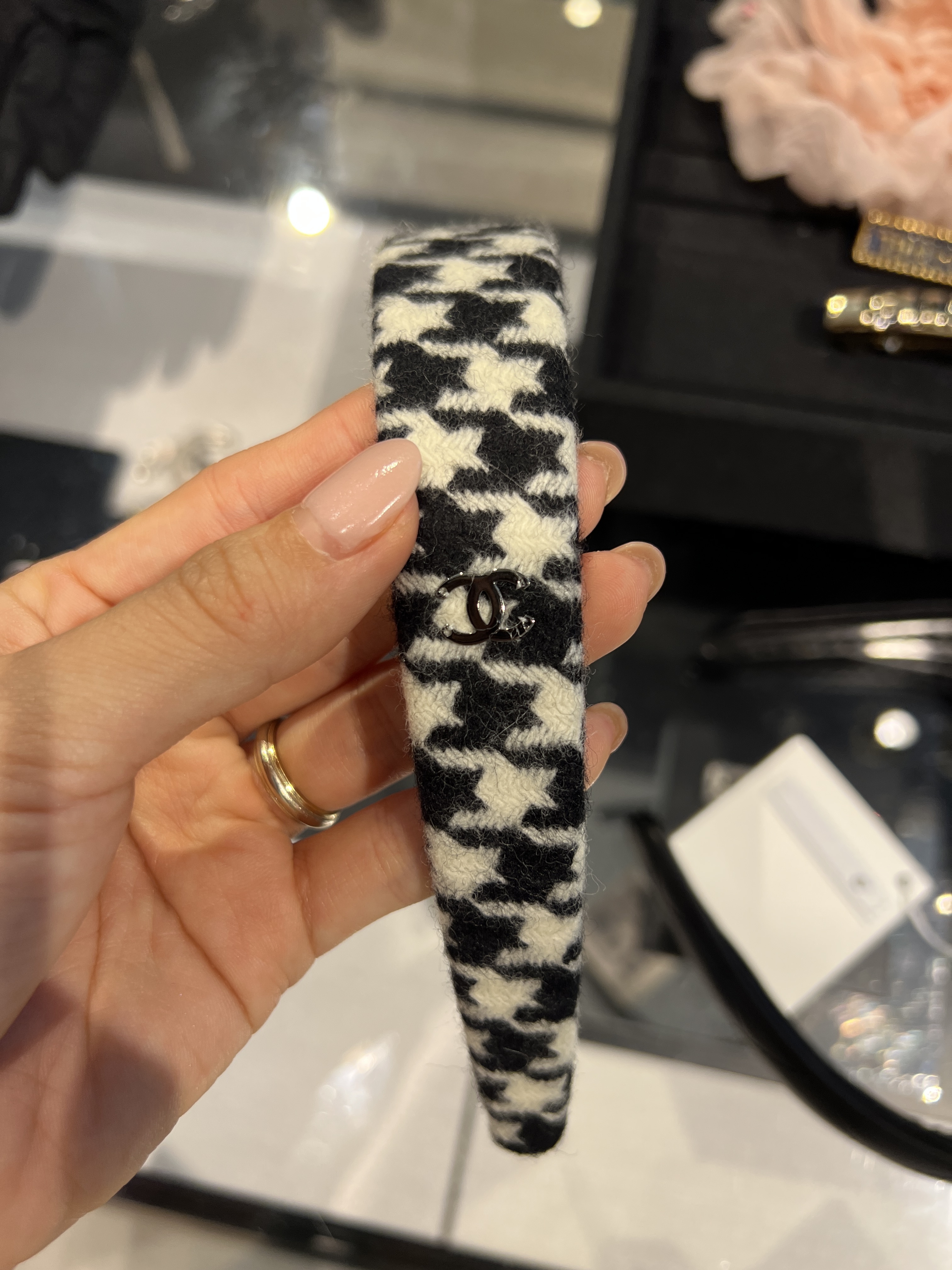 新作CHANEL直営 ベルベットカチューシャ☆入手困難ヘアアクセ