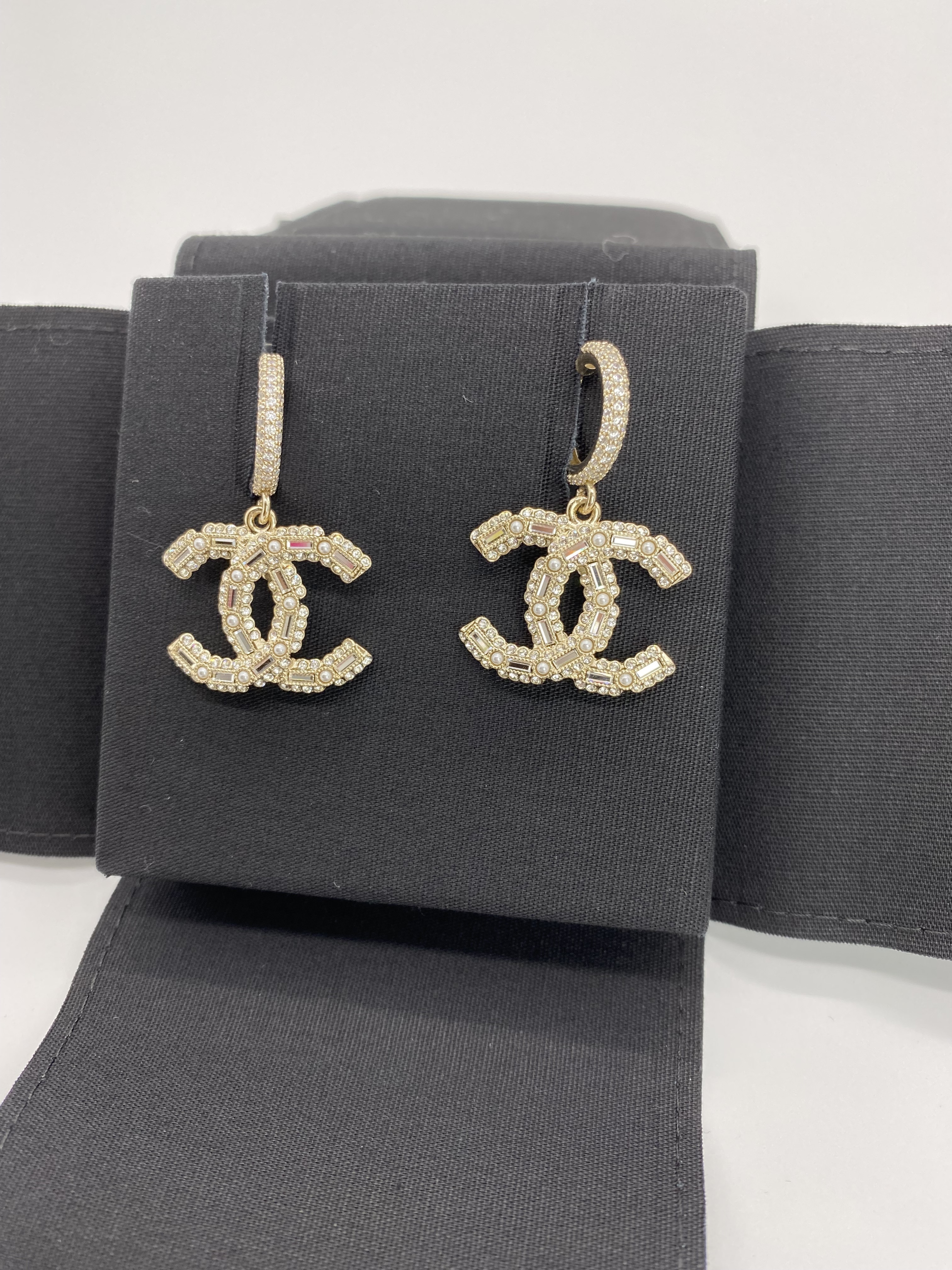 国内発送 CHANEL ピアス ココ シャネル CC 揺れる ロング