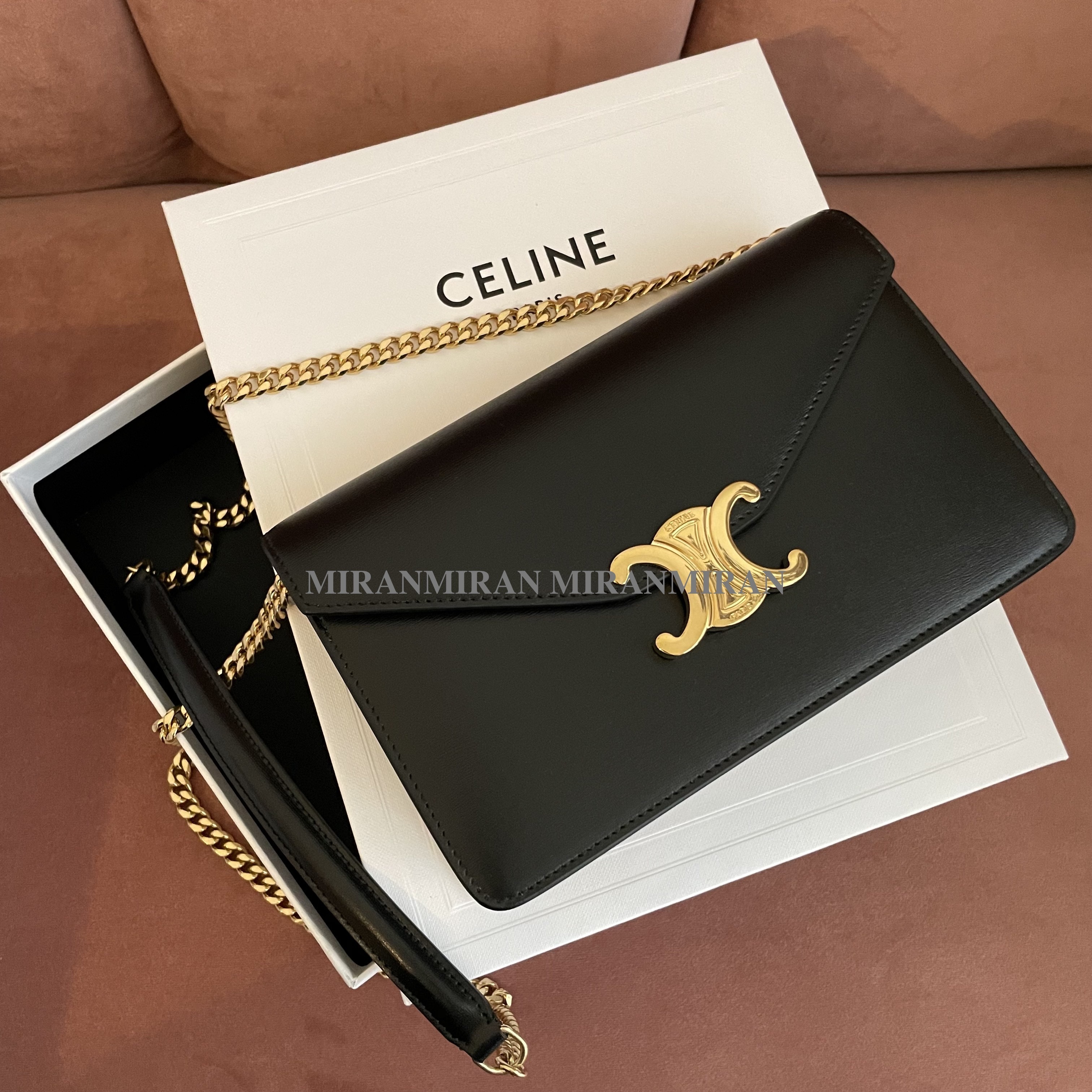 追跡付き発送【CELINE】 TRIOMPHE トリオンフチェーンウォレット