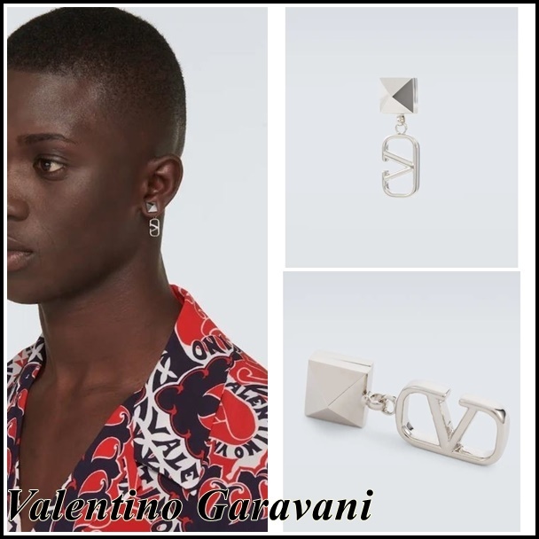 【関税込】Valentino Garavani Vロゴ ロックスタッズ イヤリング