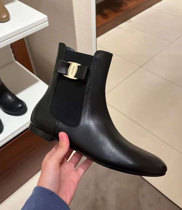 リボン FERRAGAMO(フェラガモ) ブーツ(レディース) - 海外通販のBUYMA