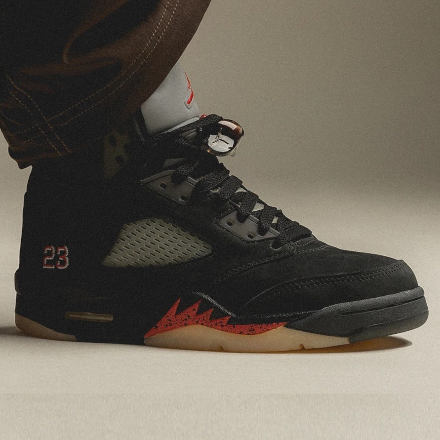 国内発送 NIKE WMNS AIR JORDAN 5 GORE-TEX OFF NOIR DR0092-001