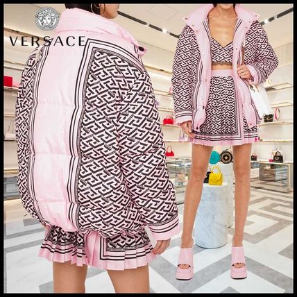 ピンク系 VERSACE(ヴェルサーチェ) アウター(レディース) - 海外通販の ...