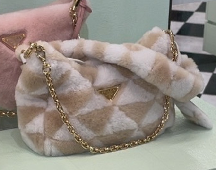 PRADA【SALE】国内発■ふわふわ可愛いシアリングチェーンバッグ