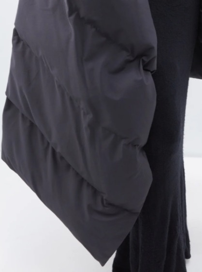 【国内発送★BALENCIAGA】パファー ブランケットケープ 国内発送☆BALENCIAGA】パファー ブランケットケープ