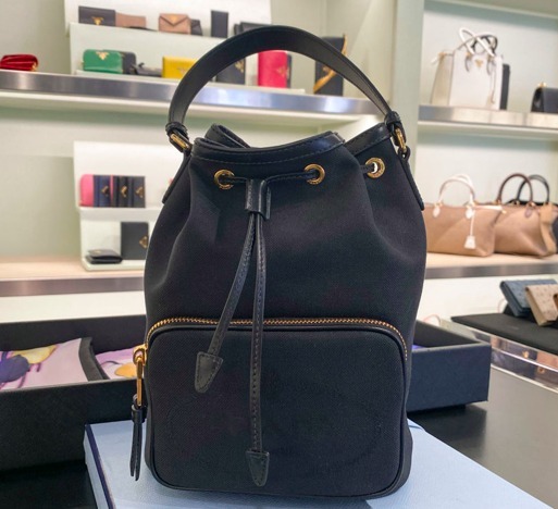 PRADA【入手困難】クリスタル サテン ミニポシェット☆ 全色