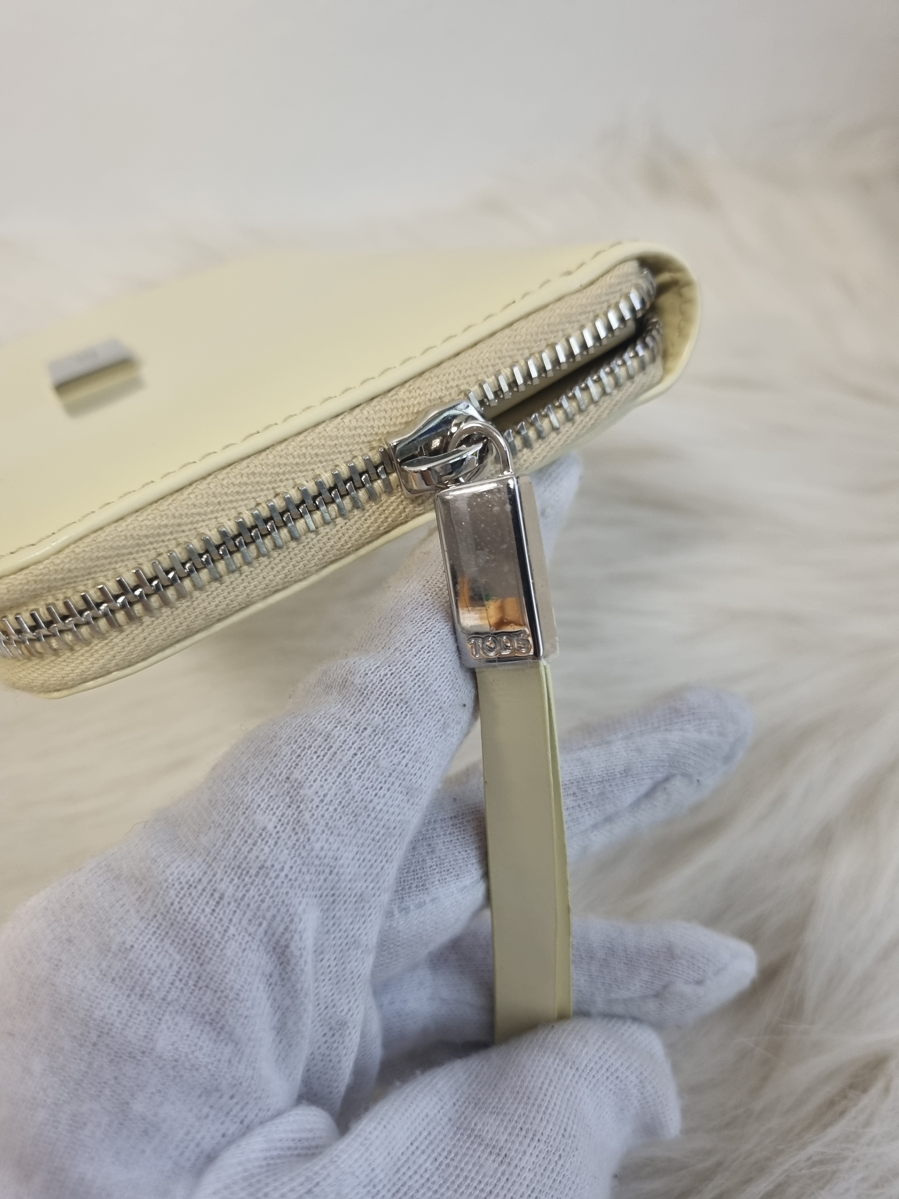 ★100%本物保証★【TOD'S】メタルロゴ ジップアラウンド 長財布 ☆100%本物保証☆【TOD'S】メタルロゴ ジップアラウンド 長財布