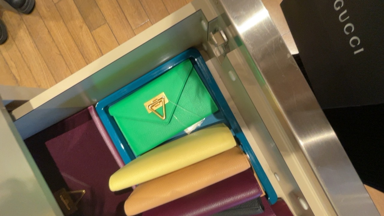 【すぐ届く】◆BOTTEGAVENETA クラッチバッグ 三角フラップ