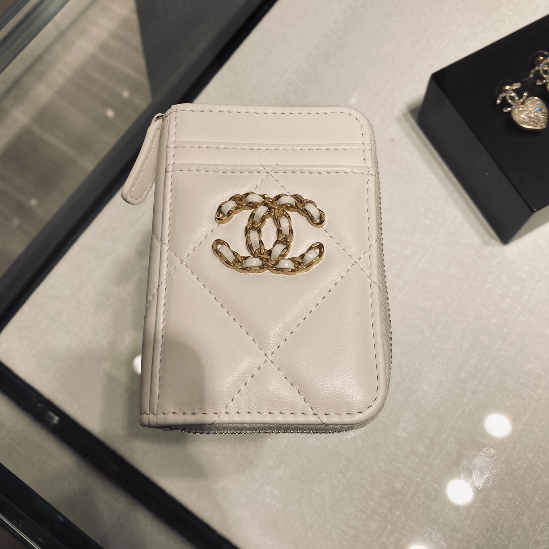 CHANEL】シャネル 19 ジップ コインパース カードも入る♪ (CHANEL