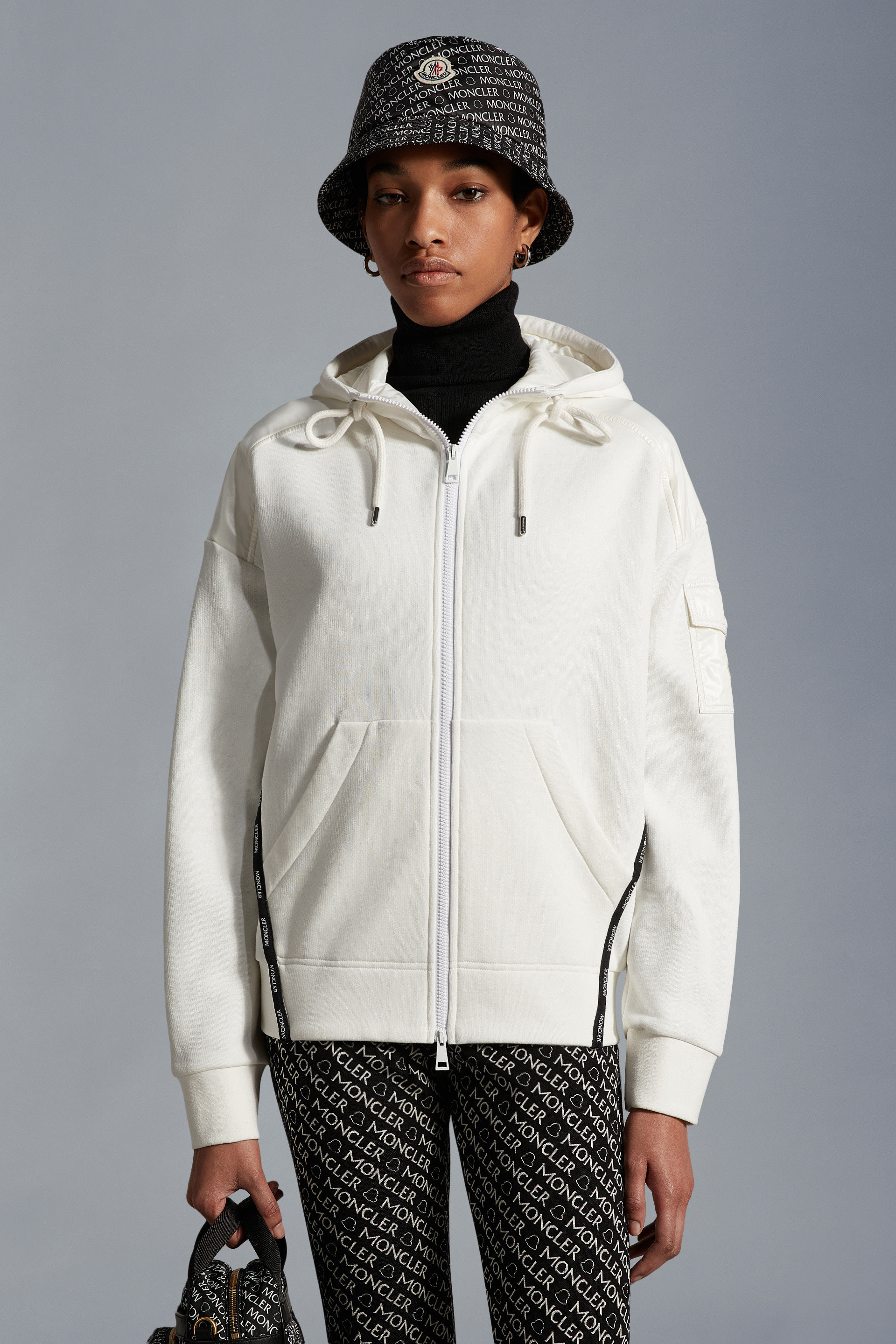 【MONCLER】フーディー パーカー ロゴ コットンフリース 長袖 MONCLER】パーカー ロゴ コットンフリース フーディ 長袖