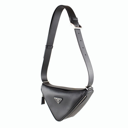 トライアングル PRADA(プラダ) バッグ・カバン(メンズ) - 海外通販のBUYMA