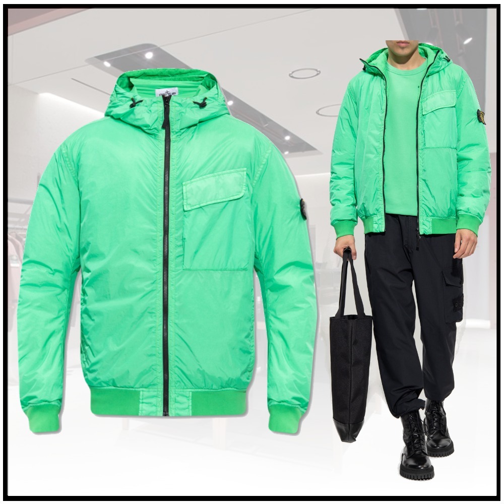 関税送料込み 22AW Stone Island ロゴパッチ ナイロン ブルゾン 関税送料込み 22AW Stone Island ロゴパッチ ナイロン ブルゾン