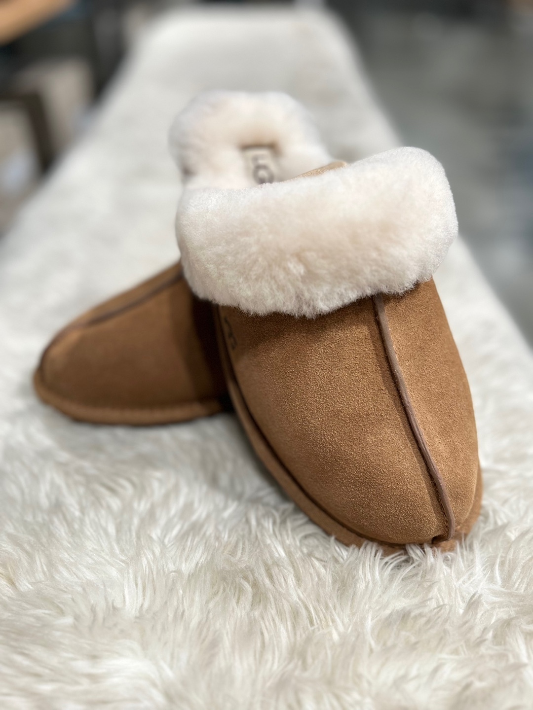 UGG｜WOMEN'S Scuffette II スカフェット2 ムートンスリッパ