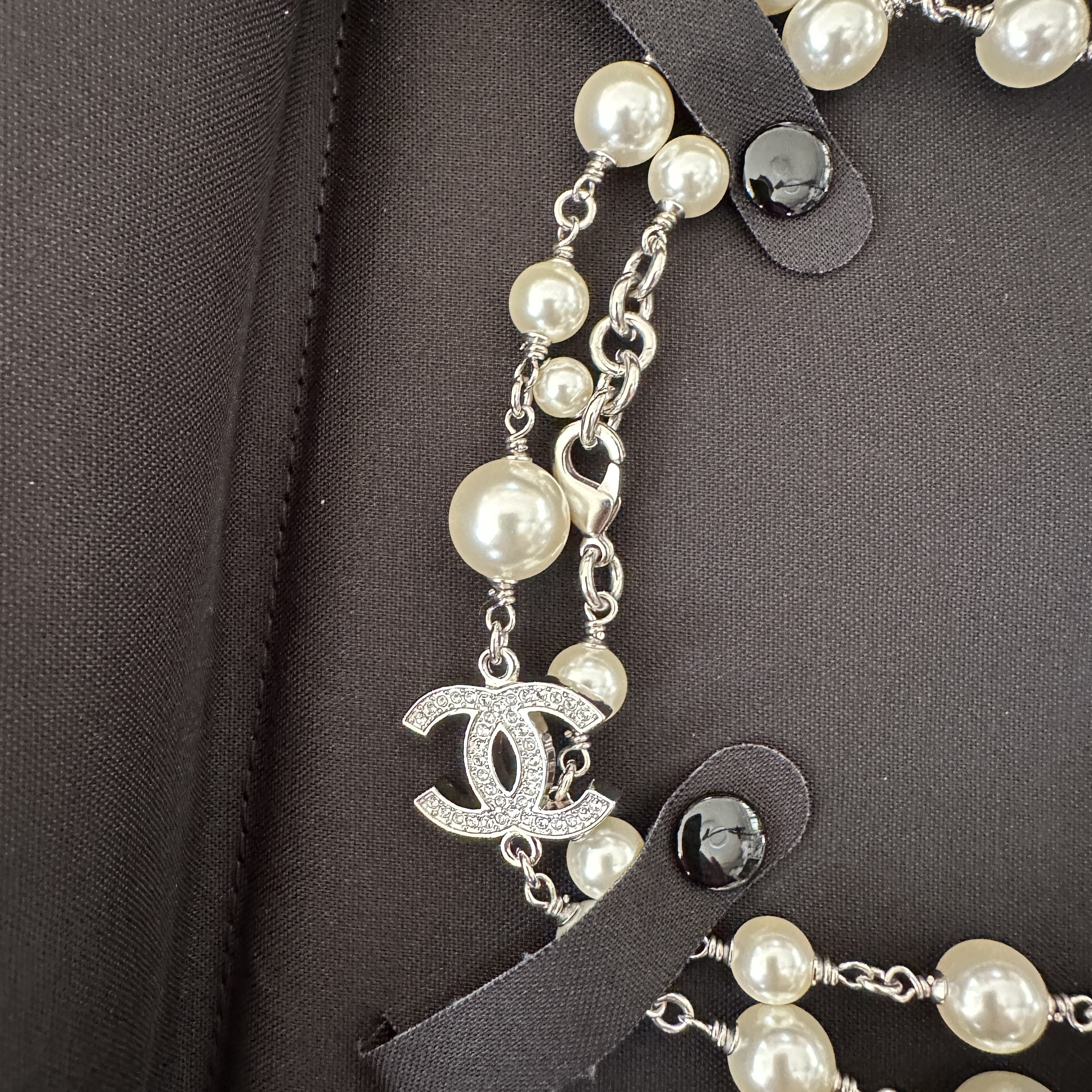 国内発《CHANEL》ロングネックレス パール CCロゴ シルバー