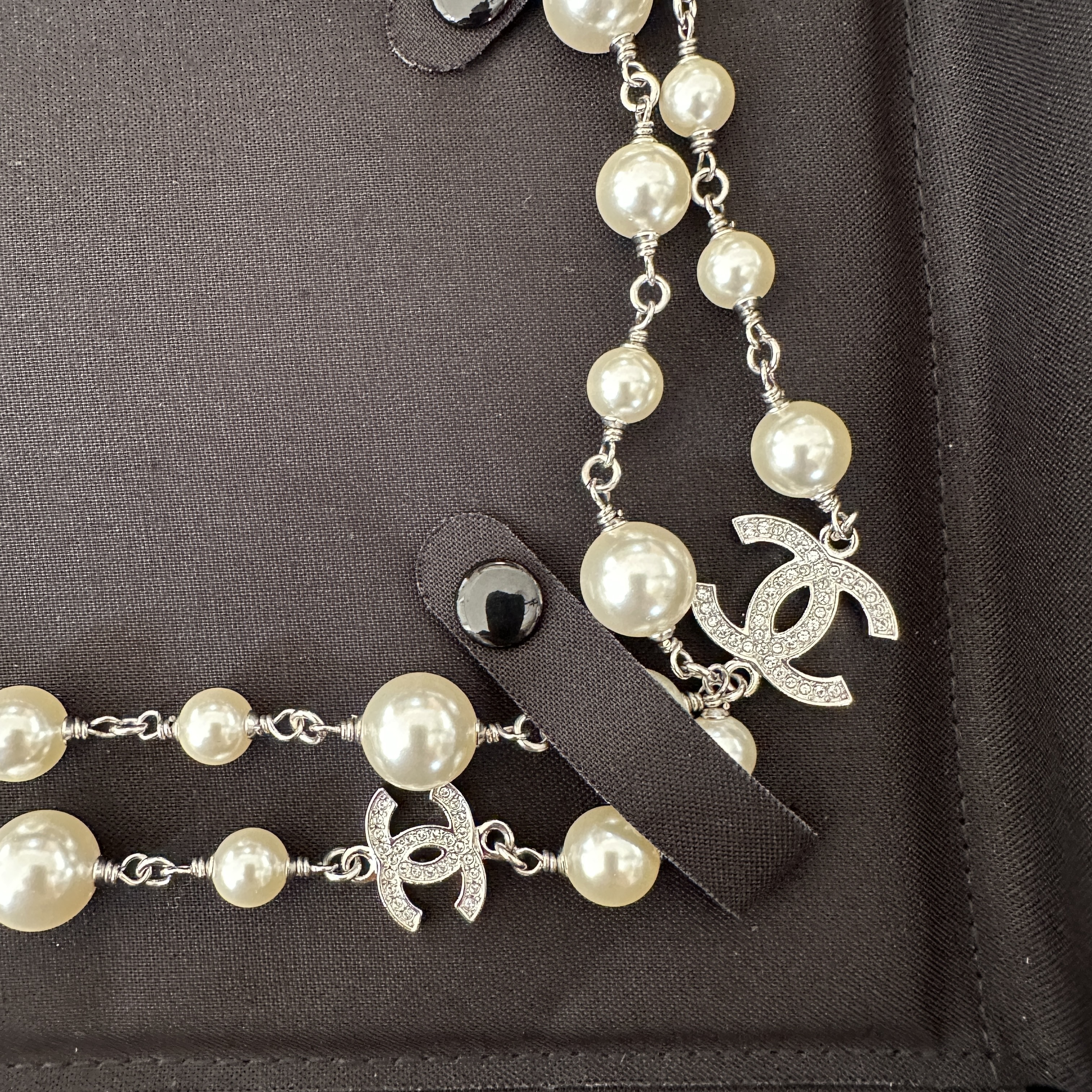 国内発《CHANEL》ロングネックレス パール CCロゴ シルバー