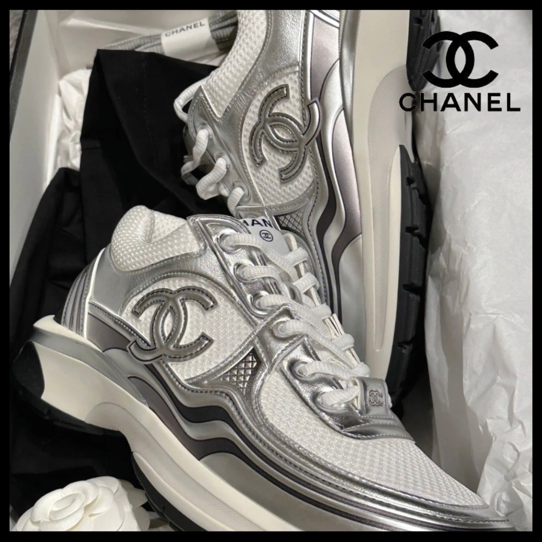 CHANEL 型押しロゴ ベルベット × シルバースニーカー 36 安いセール