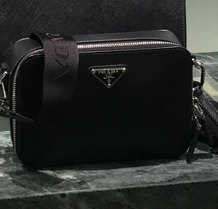 イギリス PRADA(プラダ) ショルダーバッグ(メンズ) - 海外通販の