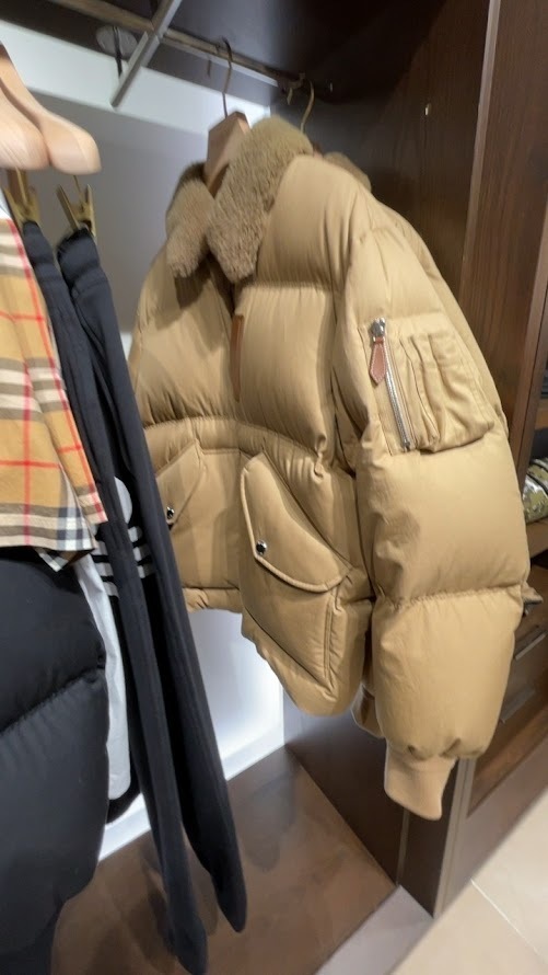 【すぐ届く】”BURBERRY 襟付き ダウンジャケット 2色 0045737