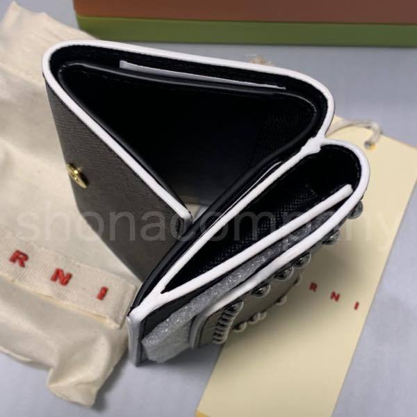 送料・関税込み【MARNI】ロゴ レザー スタッズ 二つ折り財布 関税込】新作◇MARNI マルニ◇ロゴ スタッズ 折りたたみ財布