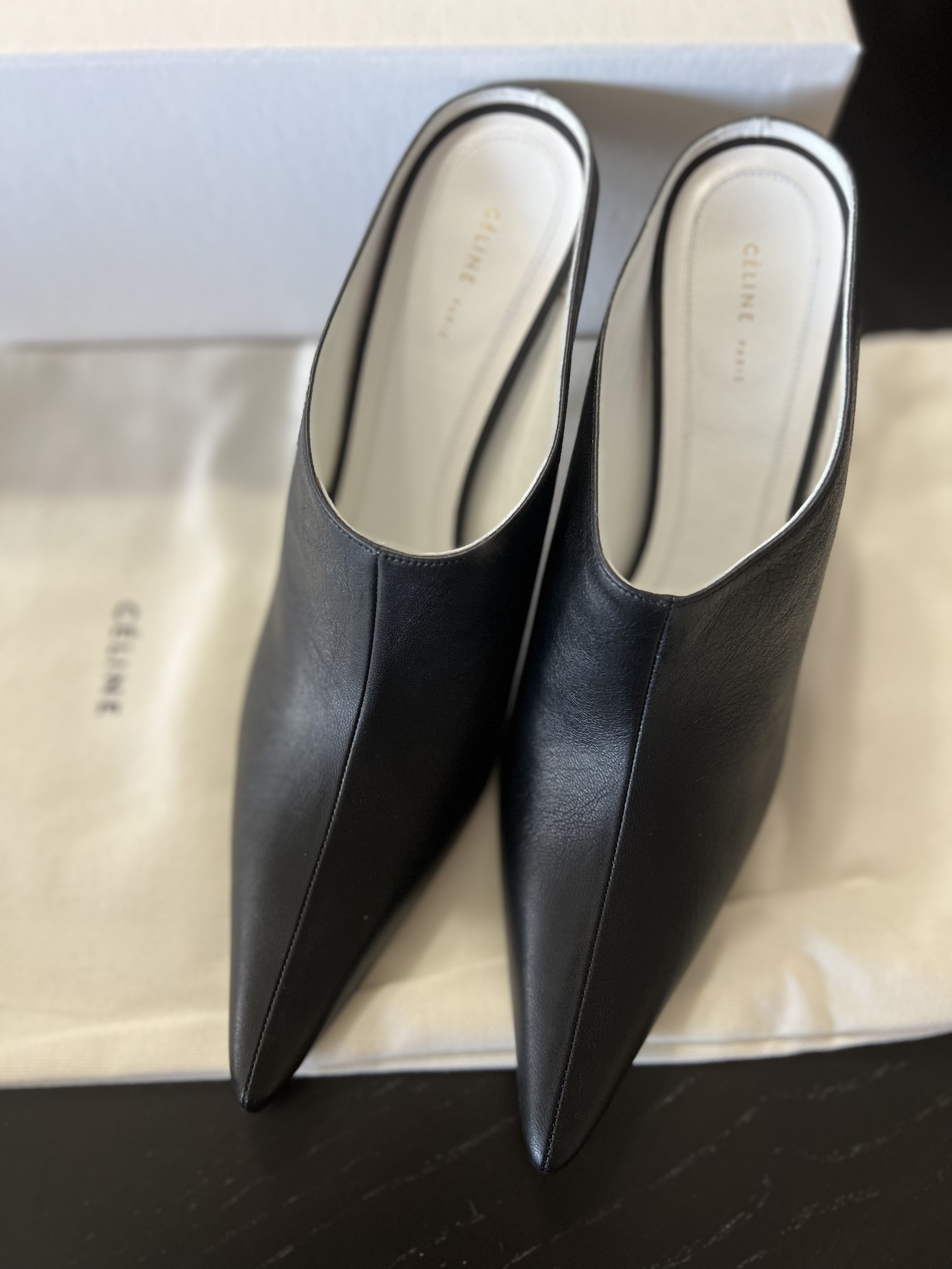 《フィービー期の希少モデル》CELINE 本革 ピンヒール ミュール
