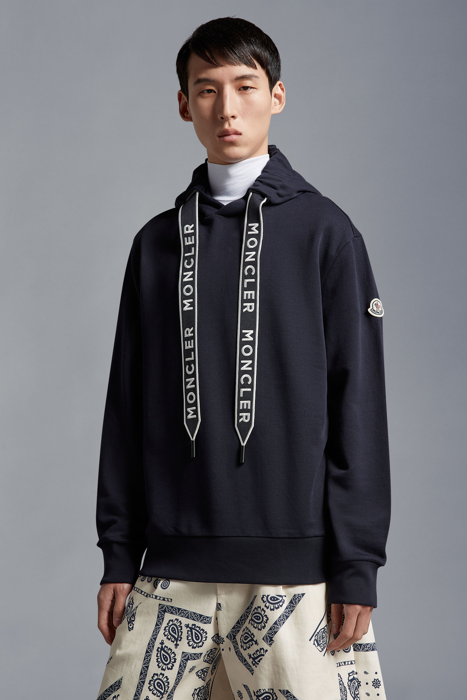 MONCLER2023春夏新作 レタリングロゴ刺しゅう入り パーカー