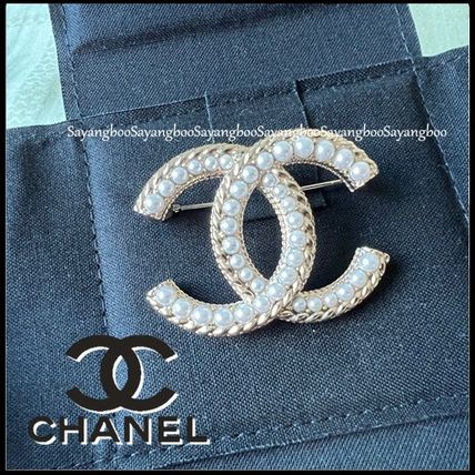 ブローチ CHANEL(シャネル) アクセサリー(レディース) - 海外通販のBUYMA