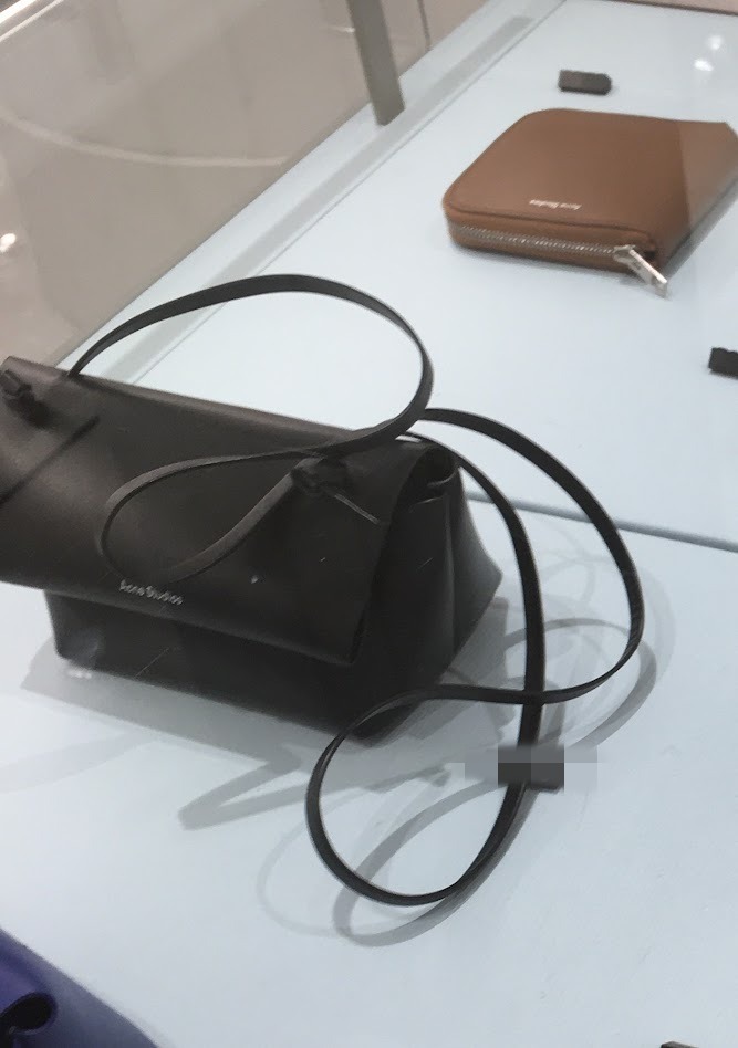【関税込/国内発】ωAcne Studio ロゴ レザ―ショルダーバッグ