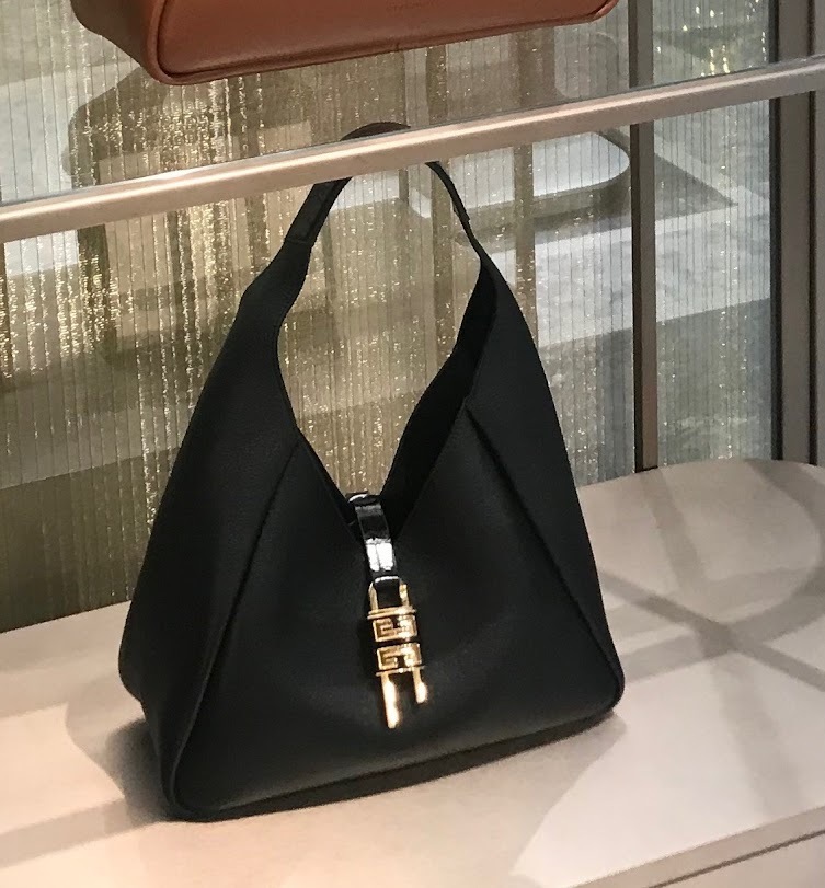 【関税込/国内発】♥♥GIVENCHY ホーボーショルダー