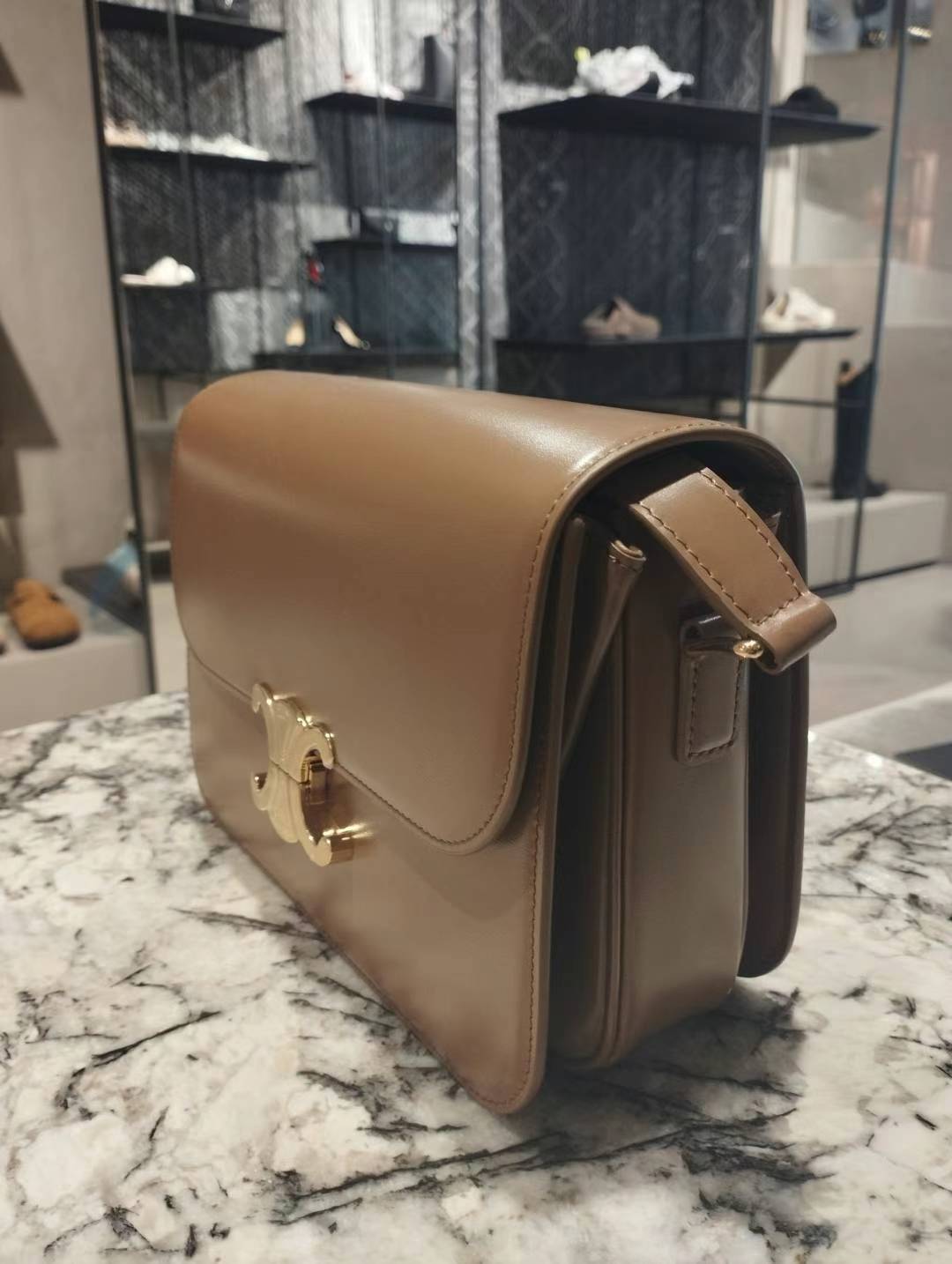 エレガントな品格◇Triomphe ショルダーバッグ◇CELINE エレガントな品格◇クラシック トリオンフ Shoulder Bag◇CELINE