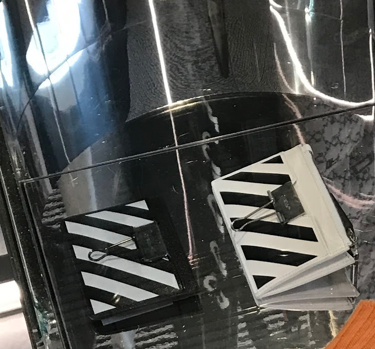 【関税込/国内発】Off-White 斜めストライプ カードケース