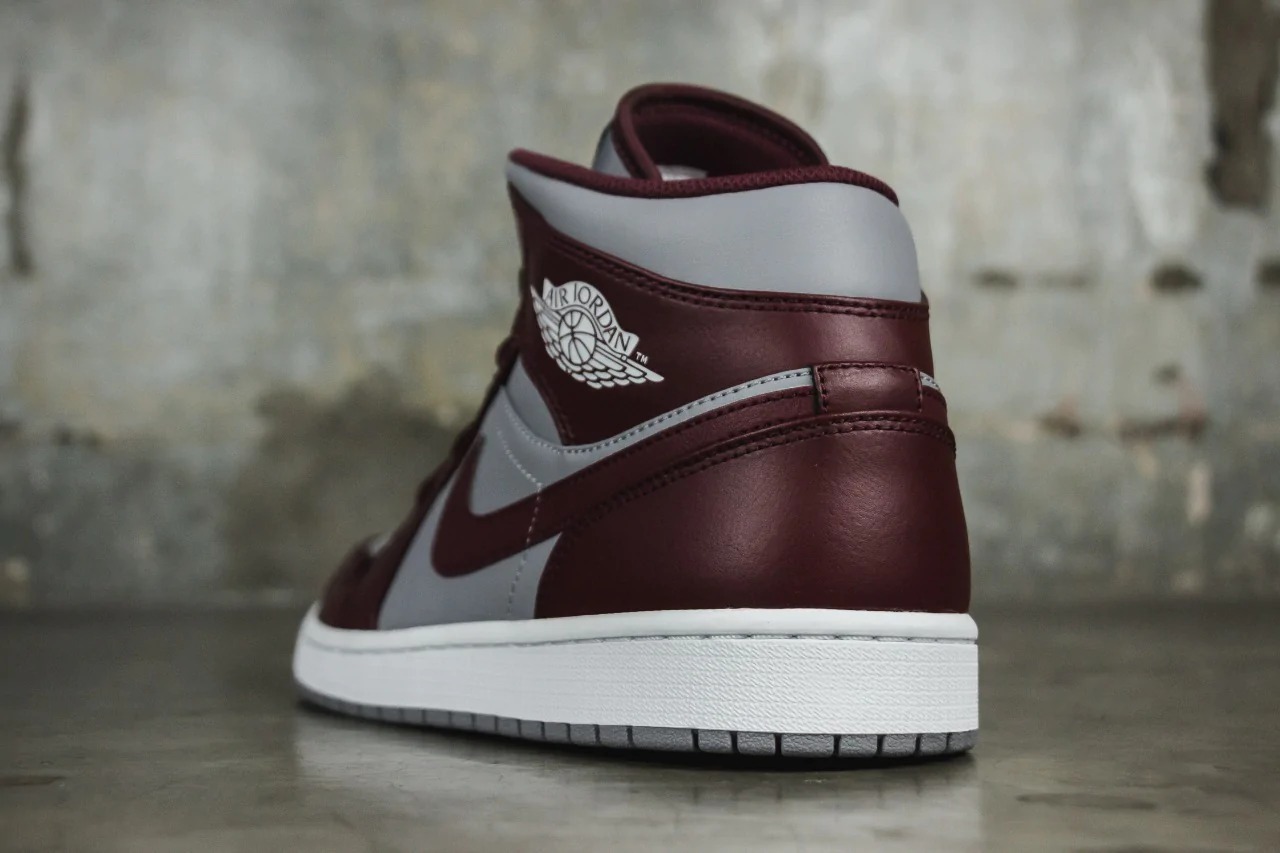 ☆NIKE☆大人気☆AIR JORDAN 1 MID エアジョーダン1☆追跡可