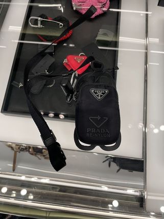 ショルダー PRADA(プラダ) iPhone・スマホケース(レディース) - 海外 ...