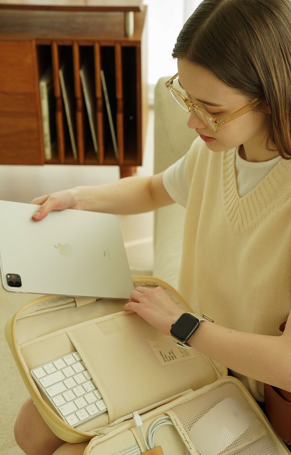 OLA★韓国★人気シリーズ★Ecru Leather iPad Pouch 11インチ OLA☆韓国☆人気シリーズ☆Ecru Leather iPad Pouch 11インチ